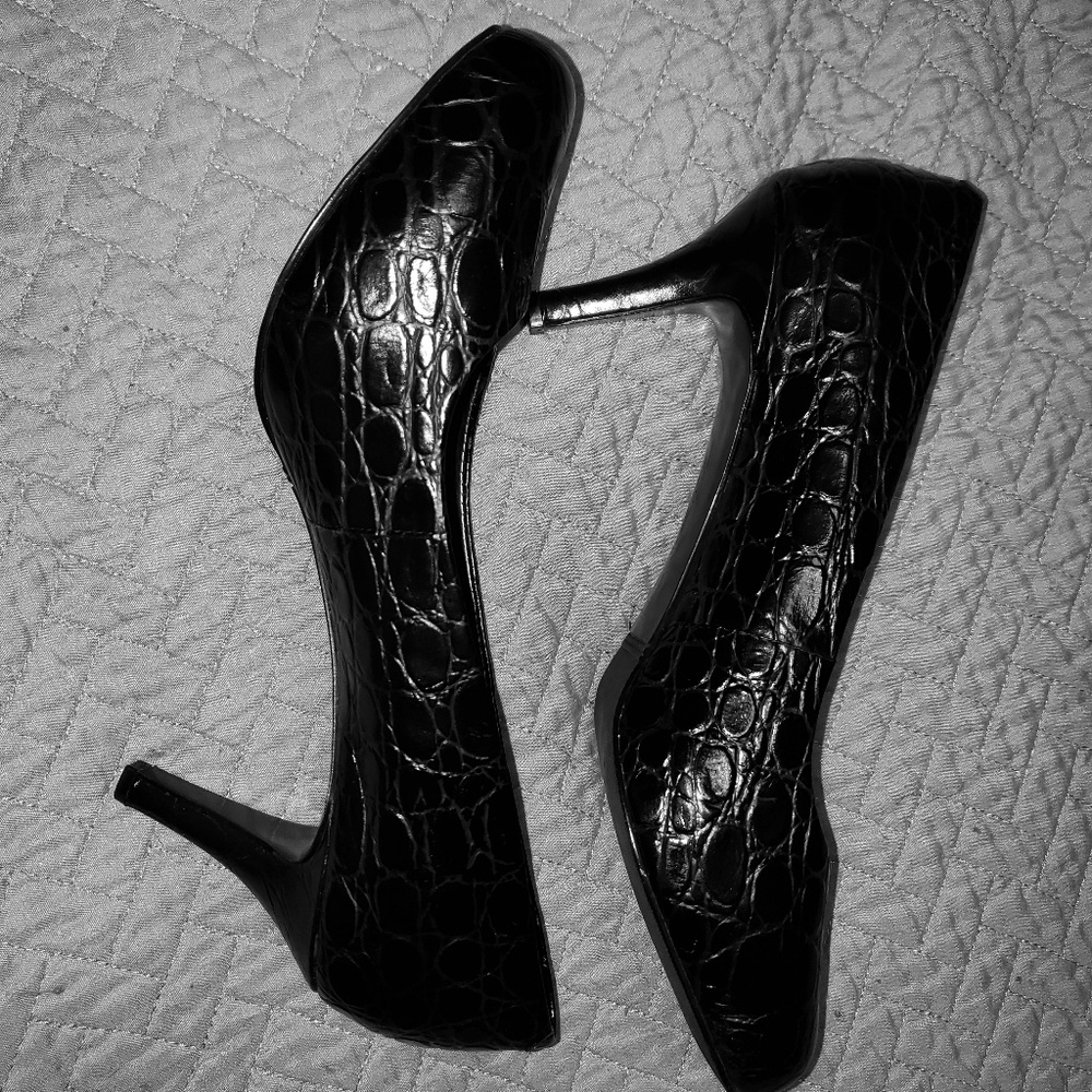 Trotter black-crocodile-opal leather pump